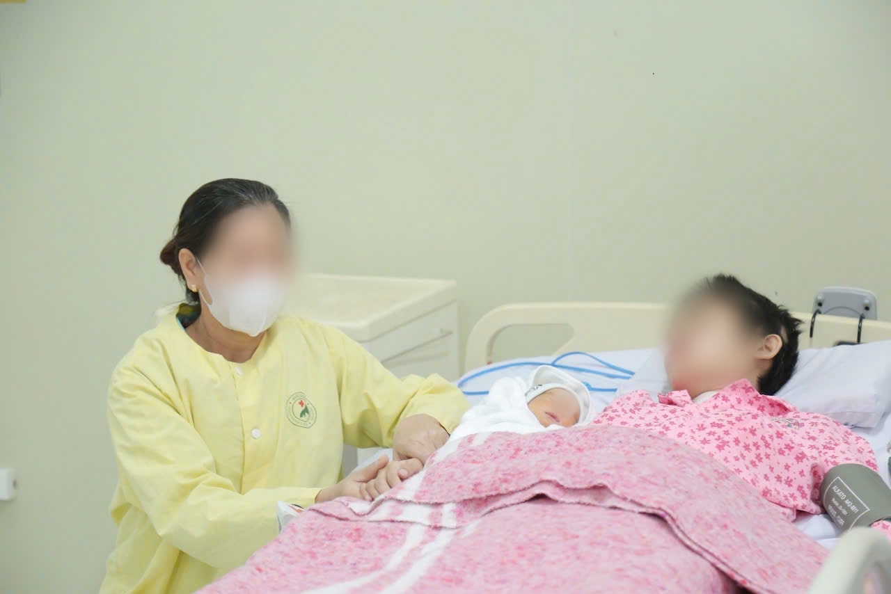 Kỳ tích 70 ngày "chiến đấu", vượt qua lằn ranh sinh tử của sản phụ chấn thương sọ não do tai nạn giao thông- Ảnh 1.