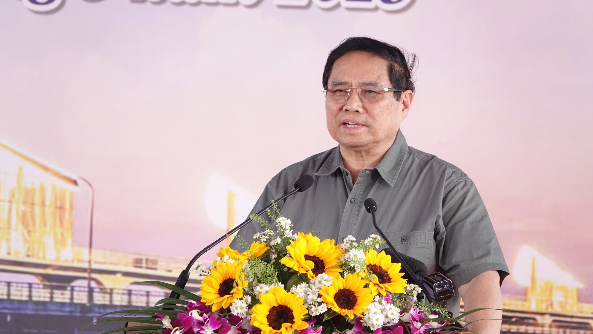 Thủ tướng dâng hương đền thờ Tây Sơn Tam Kiệt, dự lễ khánh thành đập dâng hơn 700 tỷ đồng- Ảnh 3.