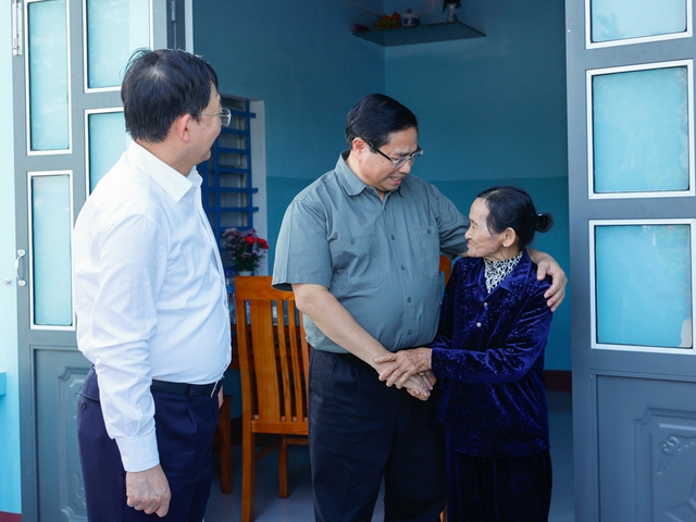 Thủ tướng dâng hương đền thờ Tây Sơn Tam Kiệt, dự lễ khánh thành đập dâng hơn 700 tỷ đồng- Ảnh 6.