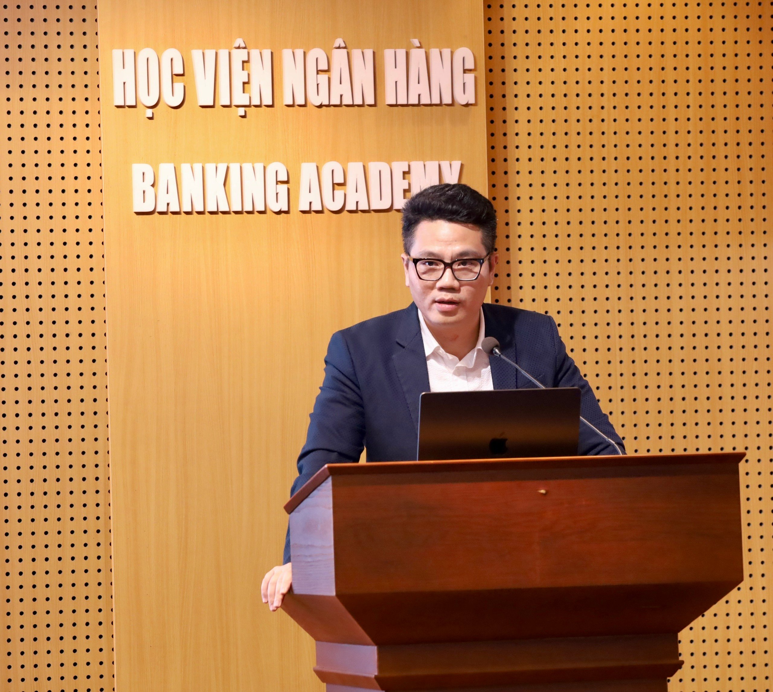 Đây là những ngành học vừa lương cao vừa không lo ảnh hưởng bởi AI, sáp nhập, tinh giản bộ máy - Ảnh 3.