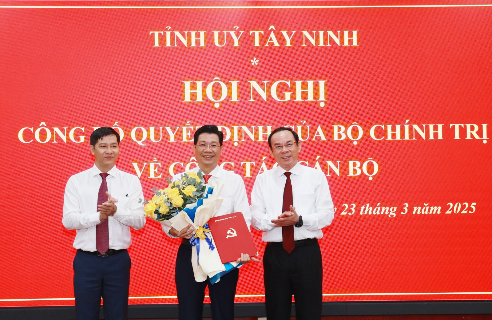 Bộ Chính trị chuẩn y 2 Bí thư Tỉnh uỷ, công bố các quyết định của Ban Bí thư về công tác cán bộ  - Ảnh 2.