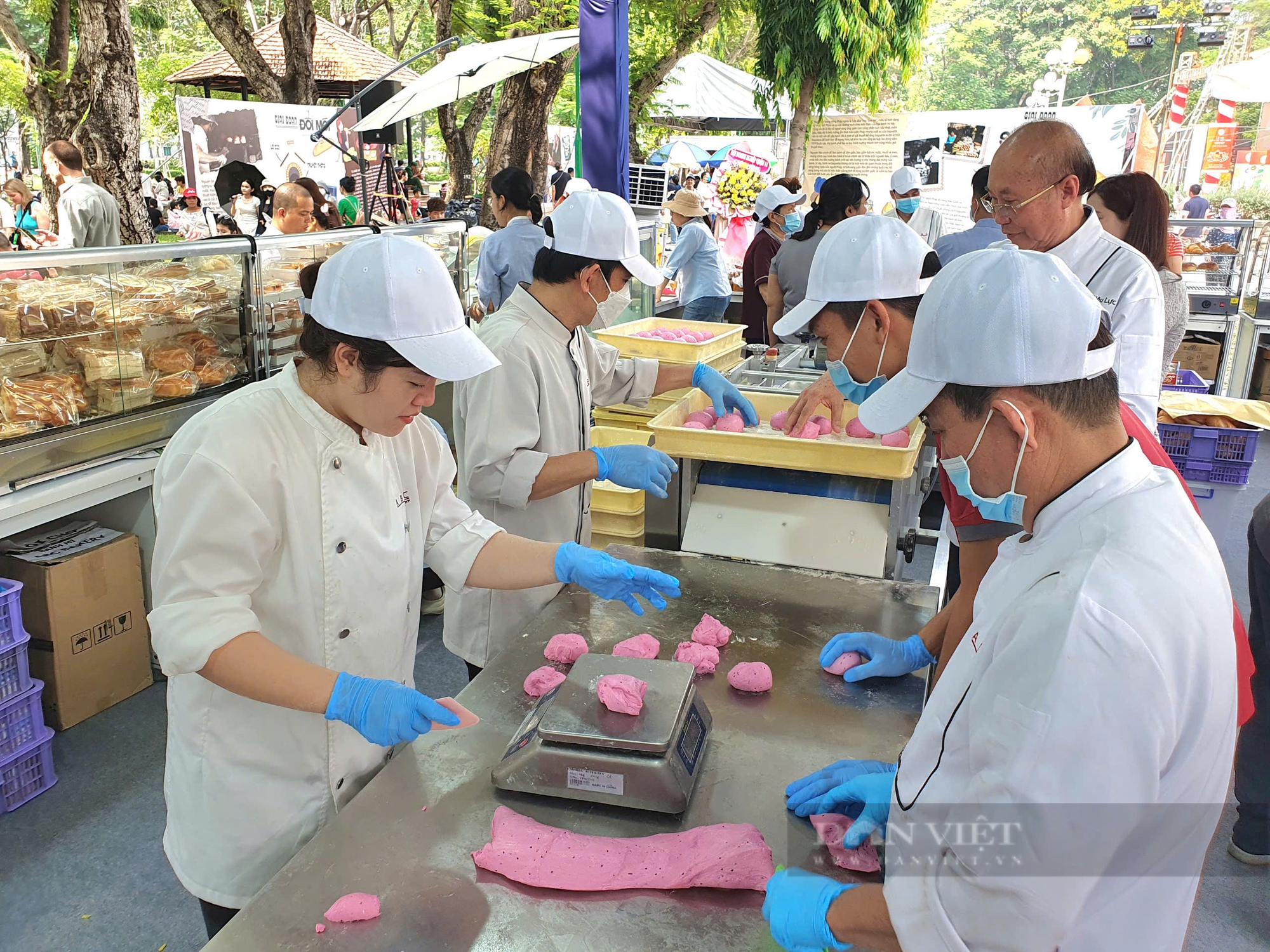 Gặp vua bánh mì, xem ông tự tay làm món đặc biệt mà nhiều người rất mê- Ảnh 4.