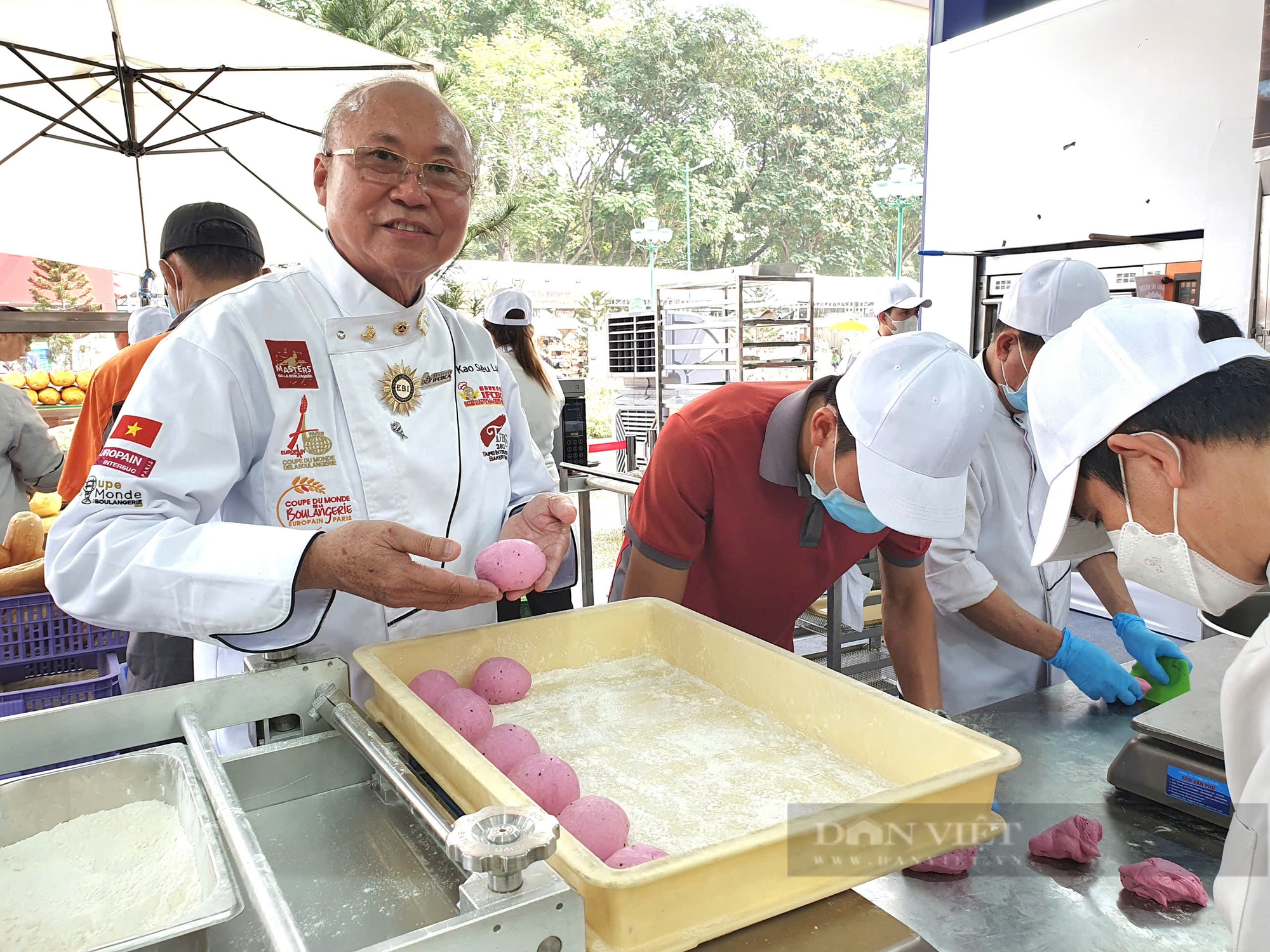 Gặp vua bánh mì, xem ông tự tay làm món đặc biệt mà nhiều người rất mê- Ảnh 5.