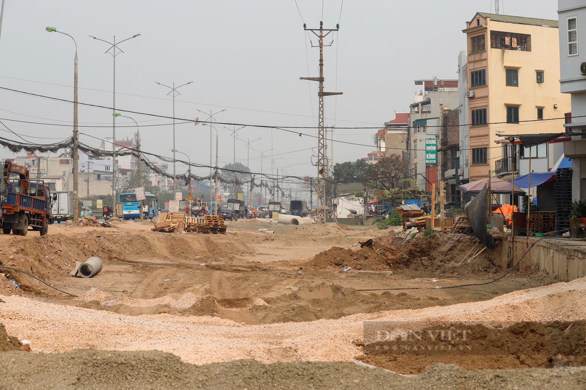 Toàn cảnh tuyến đường cửa ngõ huyết mạch Hà Nội 15 năm vẫn chưa làm xong 4,8 km - Ảnh 2.