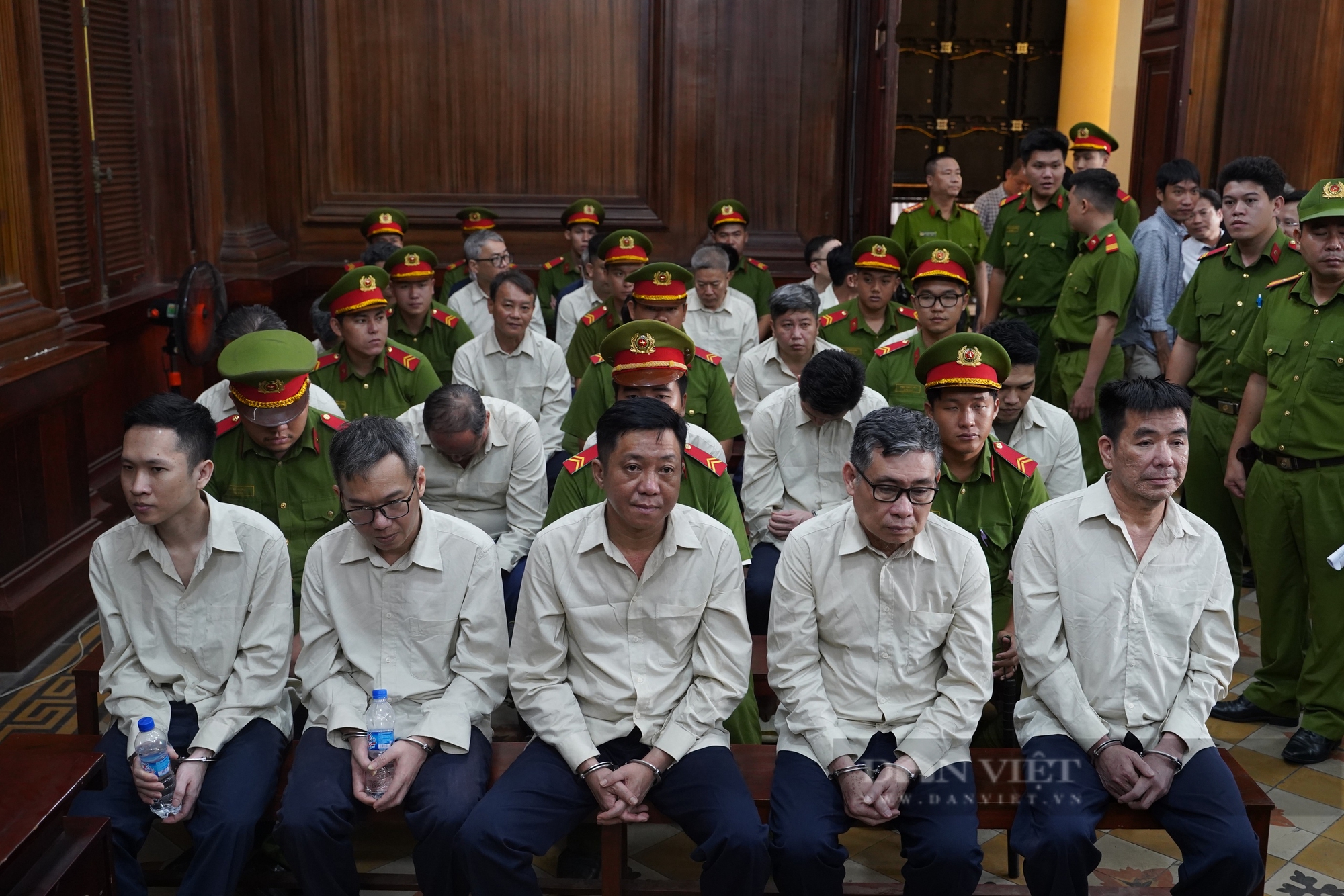 Cựu Chủ tịch tỉnh An Giang Nguyễn Thanh Bình hầu tòa trong vụ "cát tặc" của đại gia miền Tây- Ảnh 5.