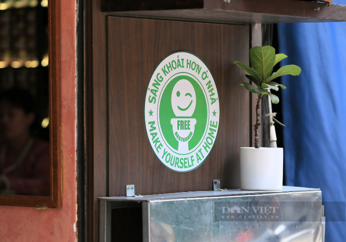 “Free restroom”: Khám phá bất ngờ của khách Tây về những logo đặc biệt ở phố cổ Hà Nội - Ảnh 4.