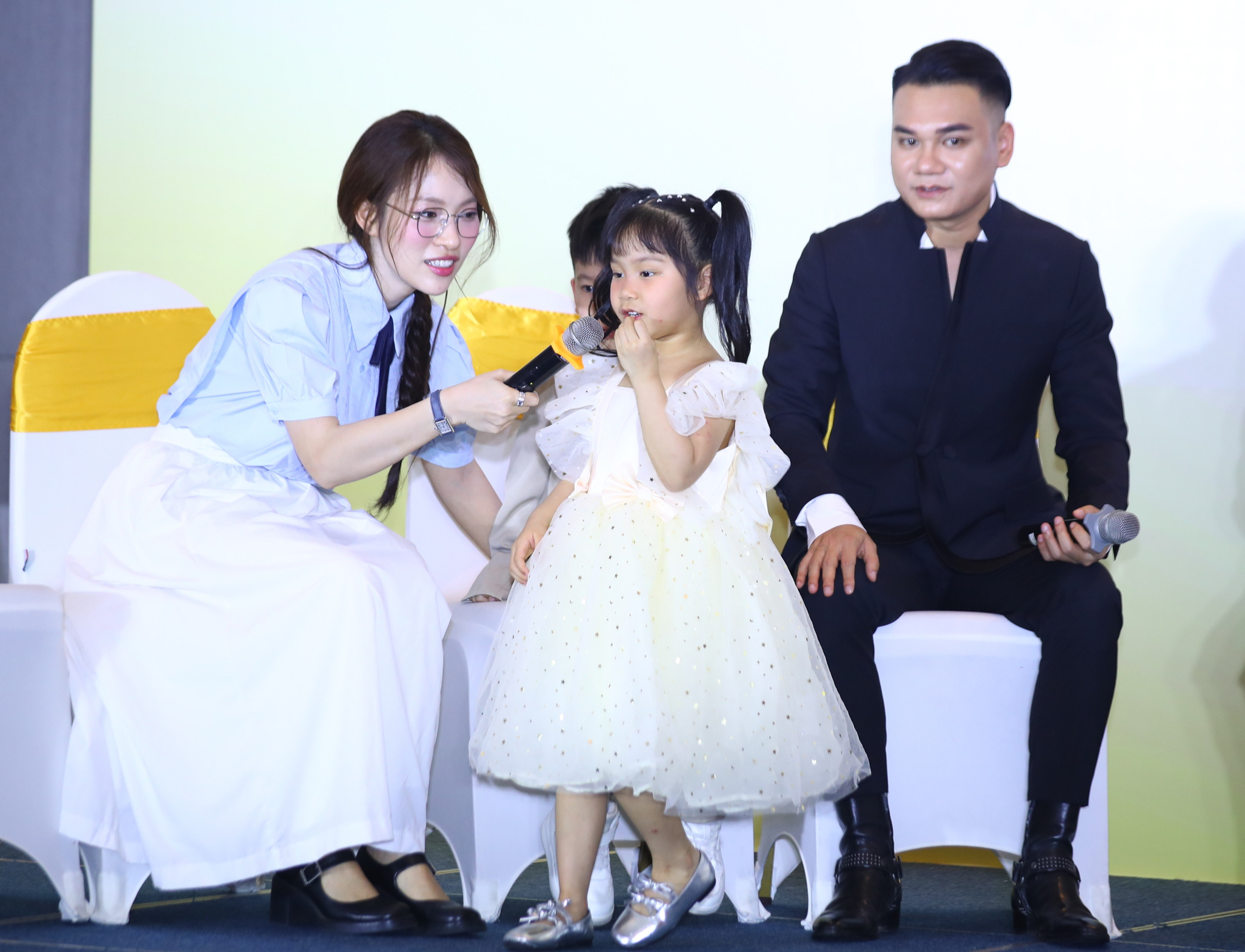 Bà xã Khắc Việt: "Chồng tôi choáng váng về sinh hoạt của các con" - Ảnh 5.