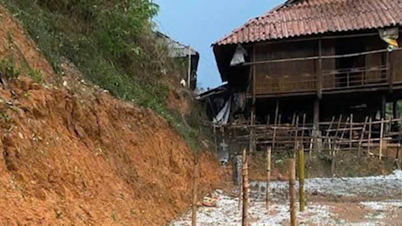 Mưa đá và gió mạnh làm hư hỏng nhiều nhà dân tại Thuận Châu (Sơn La) - Ảnh 2.