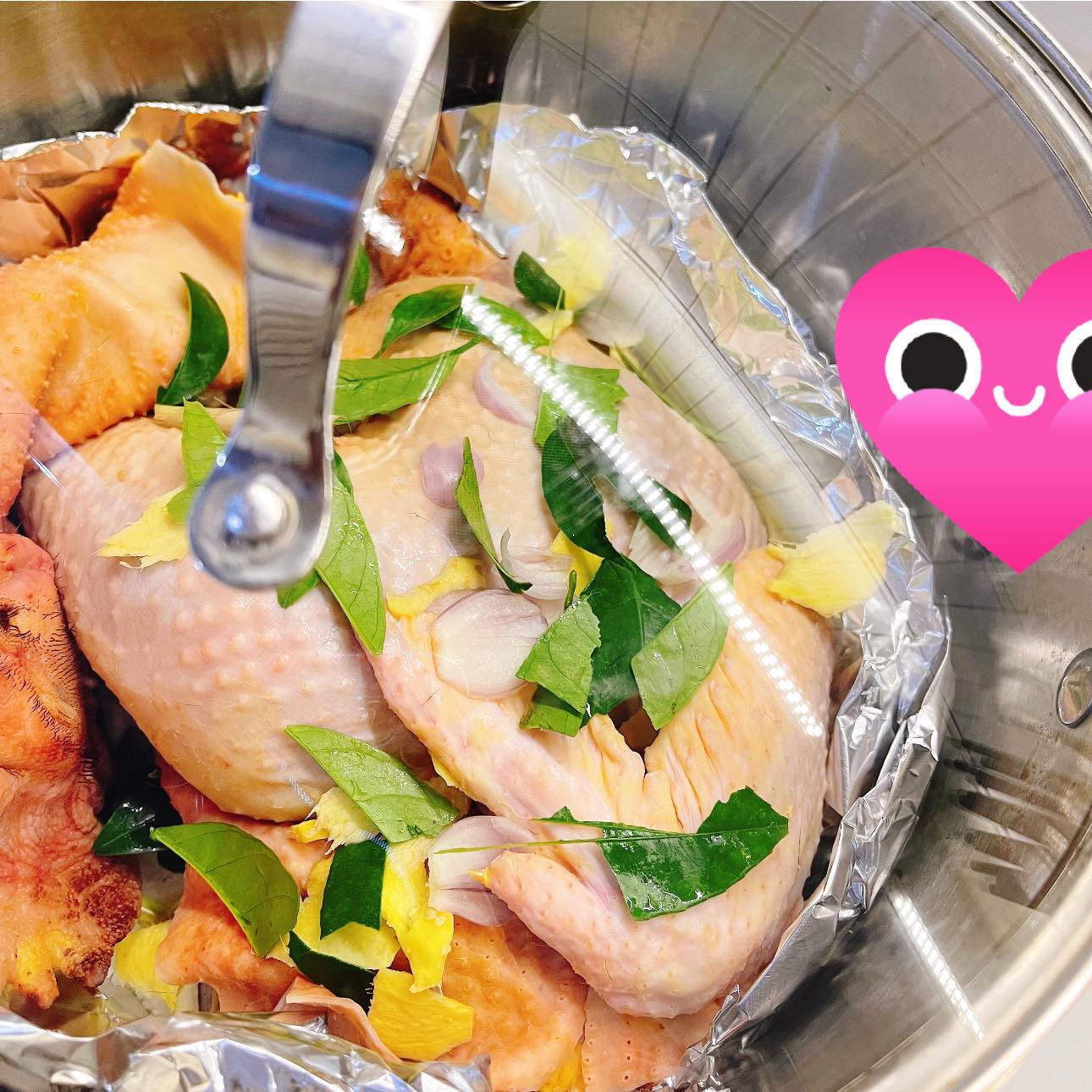 Gà hấp không cần nước, chỉ dùng loại gia vị quen thuộc này mà thịt mềm thơm, giữ nguyên vị ngọt - Ảnh 6.