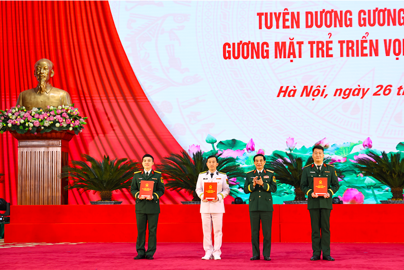 Quân ủy Trung ương, Bộ Quốc phòng tuyên dương 10 Gương mặt trẻ tiêu biểu toàn quân năm 2024 - Ảnh 1.