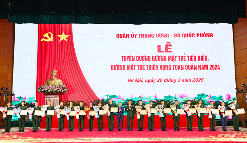 Quân ủy Trung ương, Bộ Quốc phòng tuyên dương 10 Gương mặt trẻ tiêu biểu toàn quân năm 2024 - Ảnh 3.