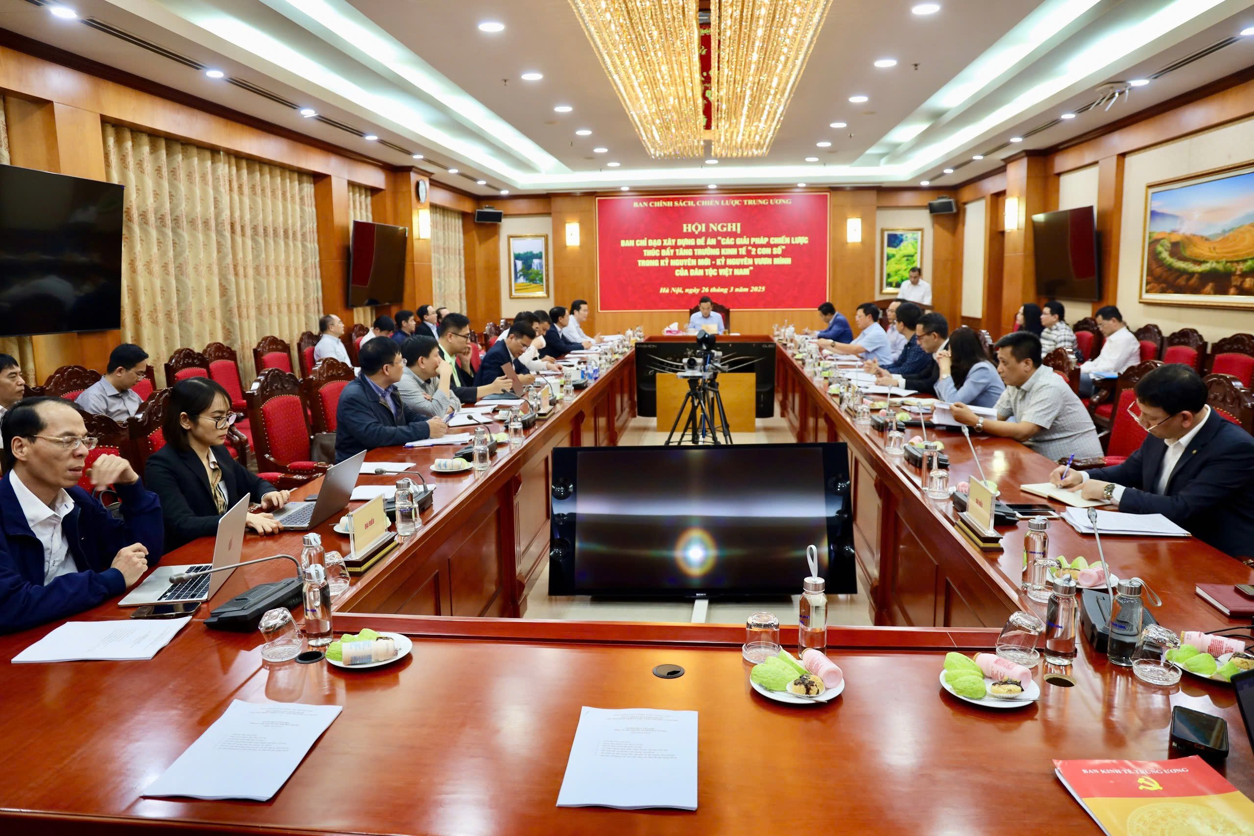 Trưởng Ban Chính sách, chiến lược Trung ương Trần Lưu Quang chủ trì Hội nghị Ban Chỉ đạo xây dựng Đề án quan trọng - Ảnh 1.