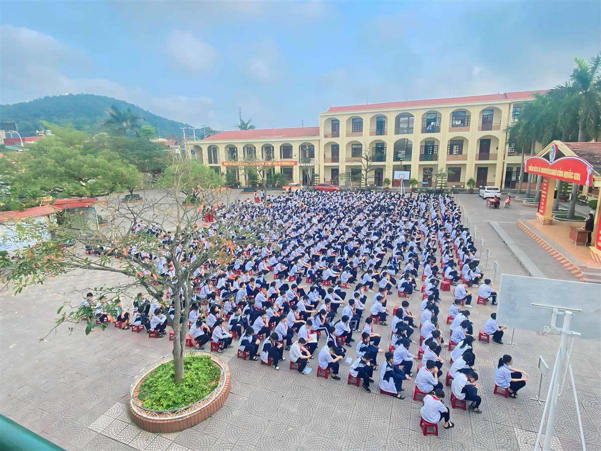 Hải Phòng yêu cầu xử phạt Trung tâm tổ chức hàng nghìn học sinh học thêm tại địa điểm chưa được cấp phép - Ảnh 1.