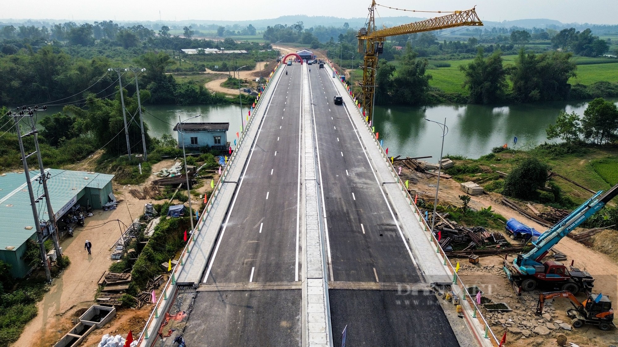 Diện mạo cây cầu nối Đà Nẵng với Quảng Nam vừa được thông xe - Ảnh 2.