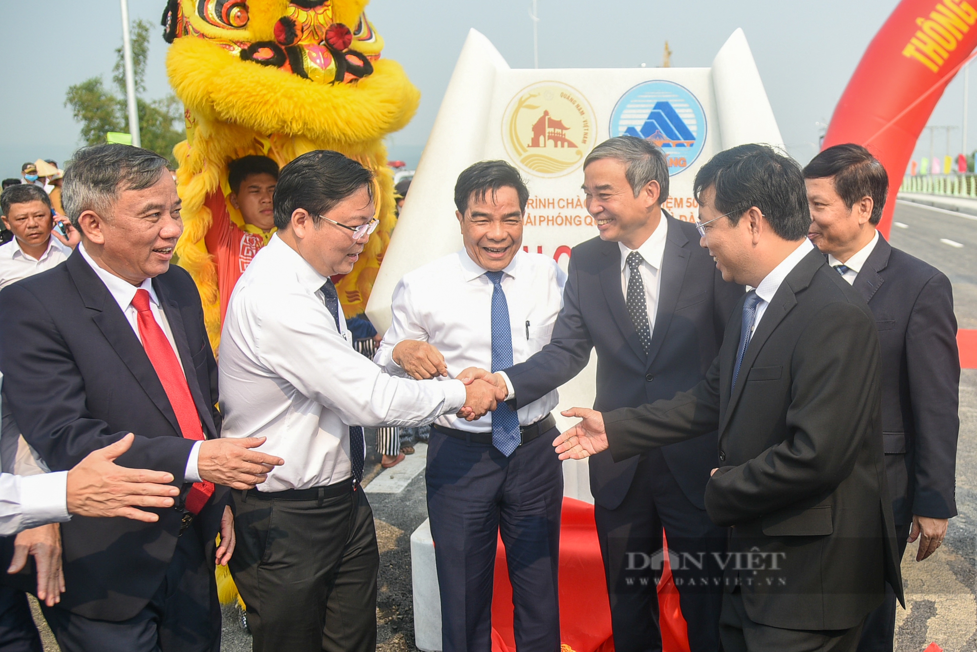 Diện mạo cây cầu nối Đà Nẵng với Quảng Nam vừa được thông xe - Ảnh 3.