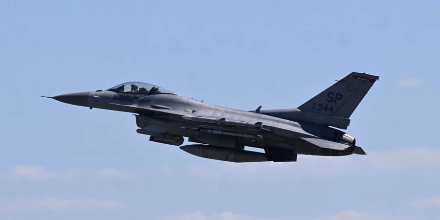 Phi công F-16 của Ukraine lần đầu tiết lộ nhiệm vụ nghẹt thở tấn công vào lãnh thổ Nga- Ảnh 1.