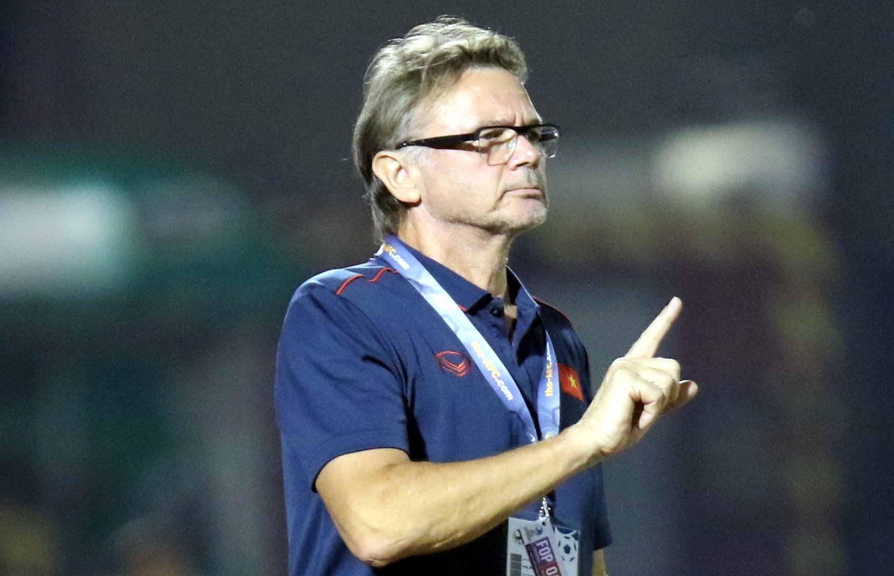 HLV Kim Sang-sik giỏi hơn hay may mắn hơn HLV Troussier? - Ảnh 1.