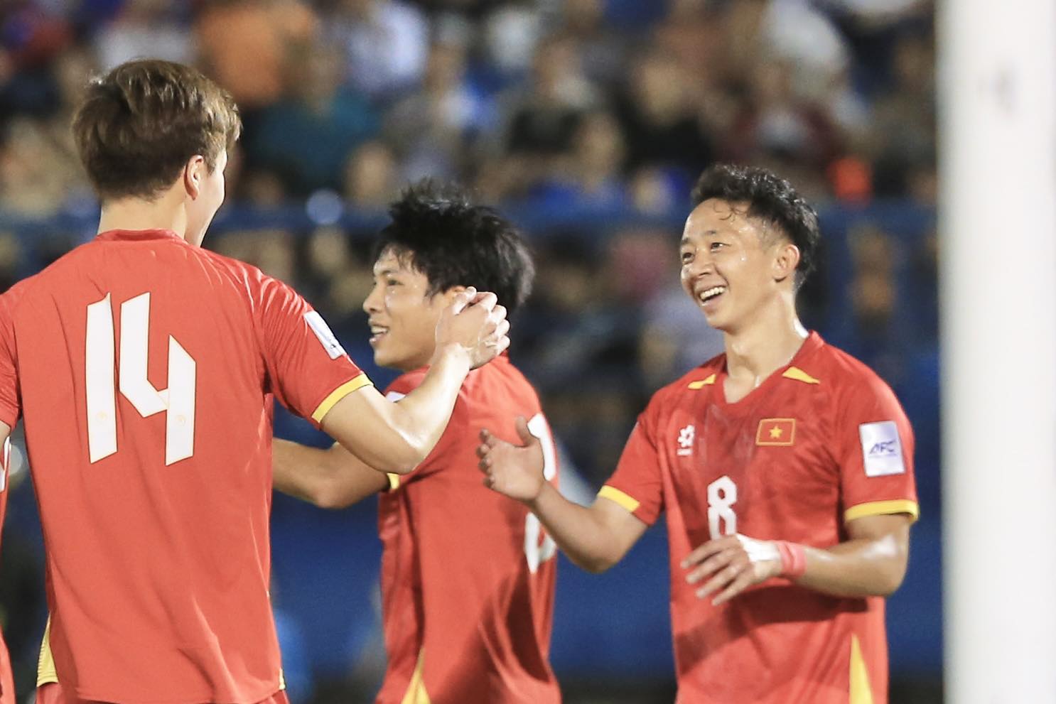 HLV Kim Sang-sik giỏi hơn hay may mắn hơn HLV Troussier? - Ảnh 3.