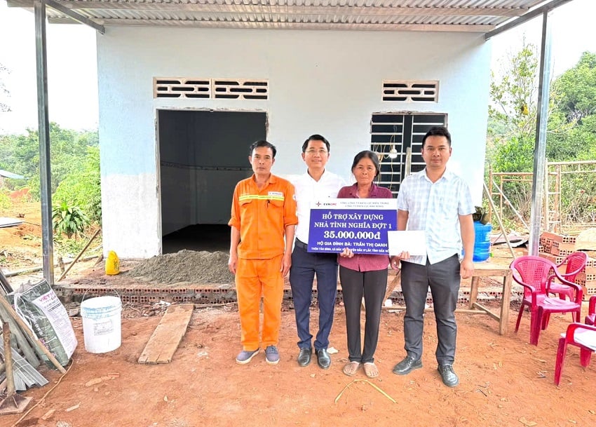 PC Đắk Nông hỗ trợ xây dựng thêm 5 căn nhà tình nghĩa trong năm 2025- Ảnh 3.