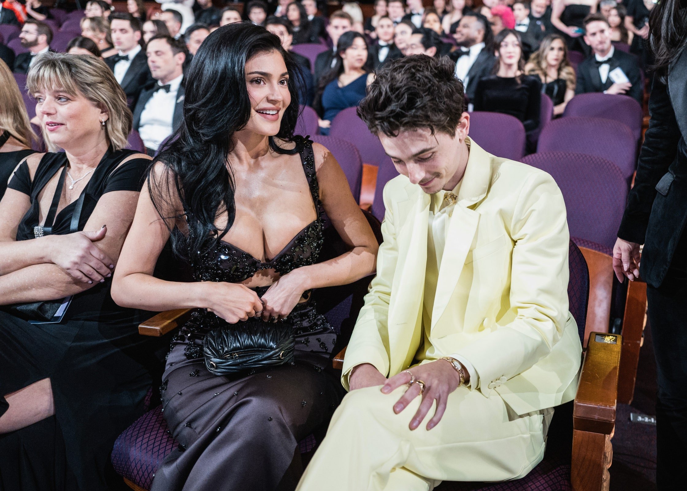 Timothée Chalamet và Kylie Jenner gây chú ý tại Oscar 2025