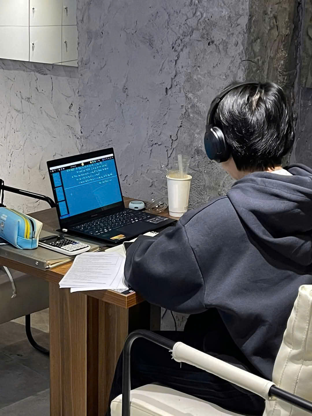 Bỏ việc văn phòng để làm freelancer: Giấc mơ "việc nhẹ lương cao" có thành hiện thực? - Ảnh 2.