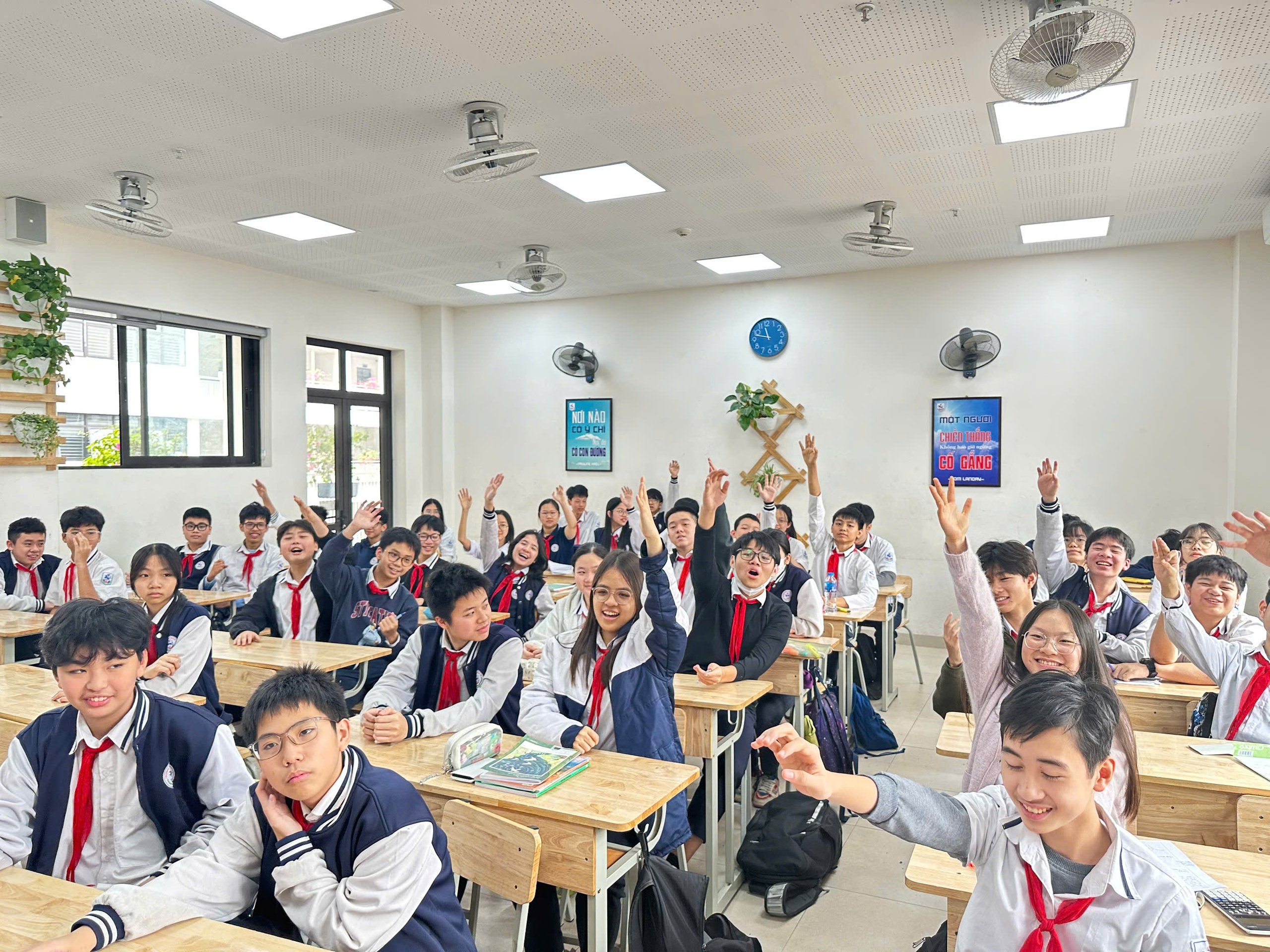 Một lớp có nhiều em thi học sinh giỏi vượt cấp đạt giải cao, cô giáo nói: "Kỷ lục gần 20 năm dạy học" - Ảnh 4.