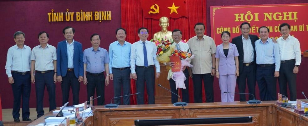 Công bố Phó Chủ tịch Bình Định tham gia Ban Thường vụ Tỉnh ủy - Ảnh 3.