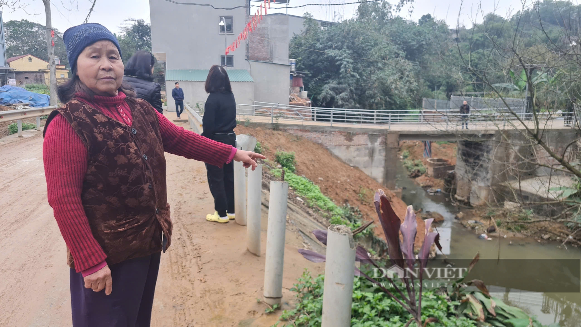 Gập ghềnh đường đến trường, nỗi lo "kéo dài" trên một đoạn đường ngắn- Ảnh 4.