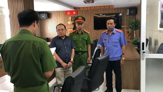 Đà Nẵng khai trừ Đảng Phó giám đốc công ty mua văn bằng, chứng chỉ giả trên mạng để đấu thầu- Ảnh 2.