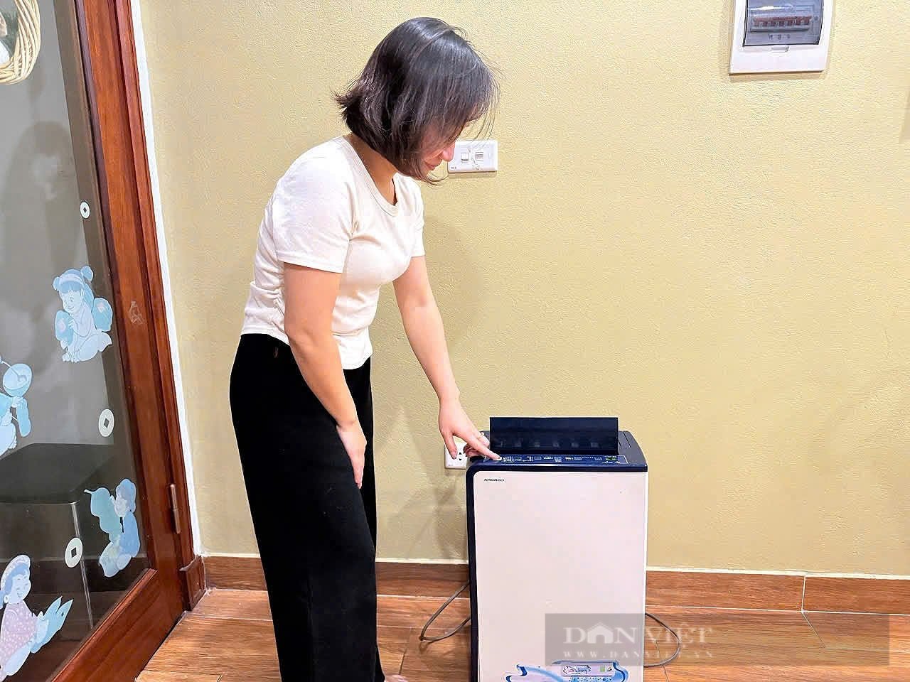 Máy hút ẩm chạy hết công suất, dịch vụ giặt là quá tải mùa nồm ẩm - Ảnh 2.