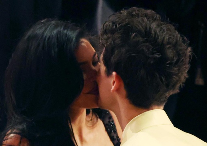 Timothée Chalamet và Kylie Jenner gây chú ý tại Oscar 2025 - Ảnh 2.