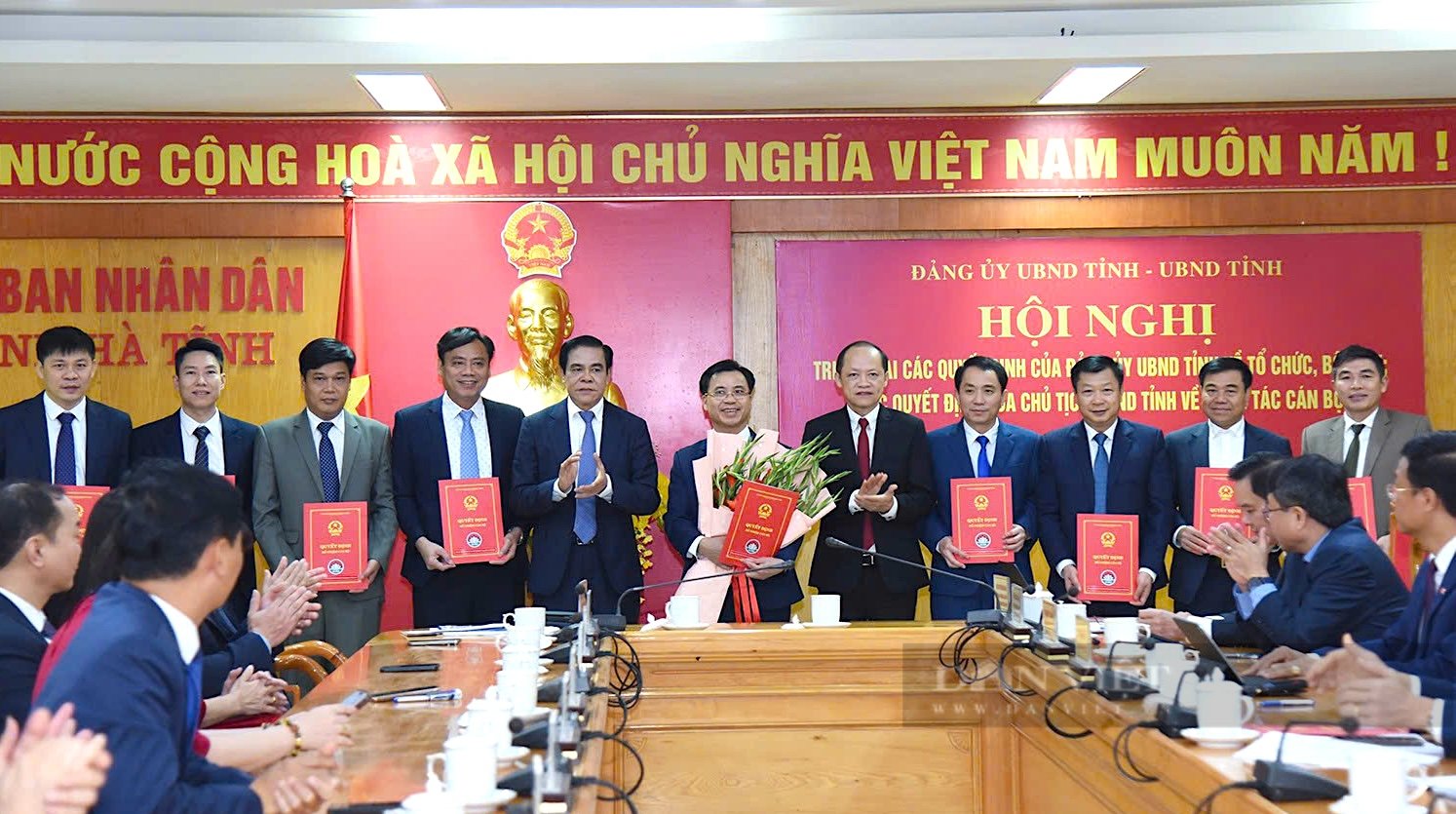 Hà Tĩnh bổ nhiệm hàng loạt Giám đốc sở sau sáp nhập  - Ảnh 1.