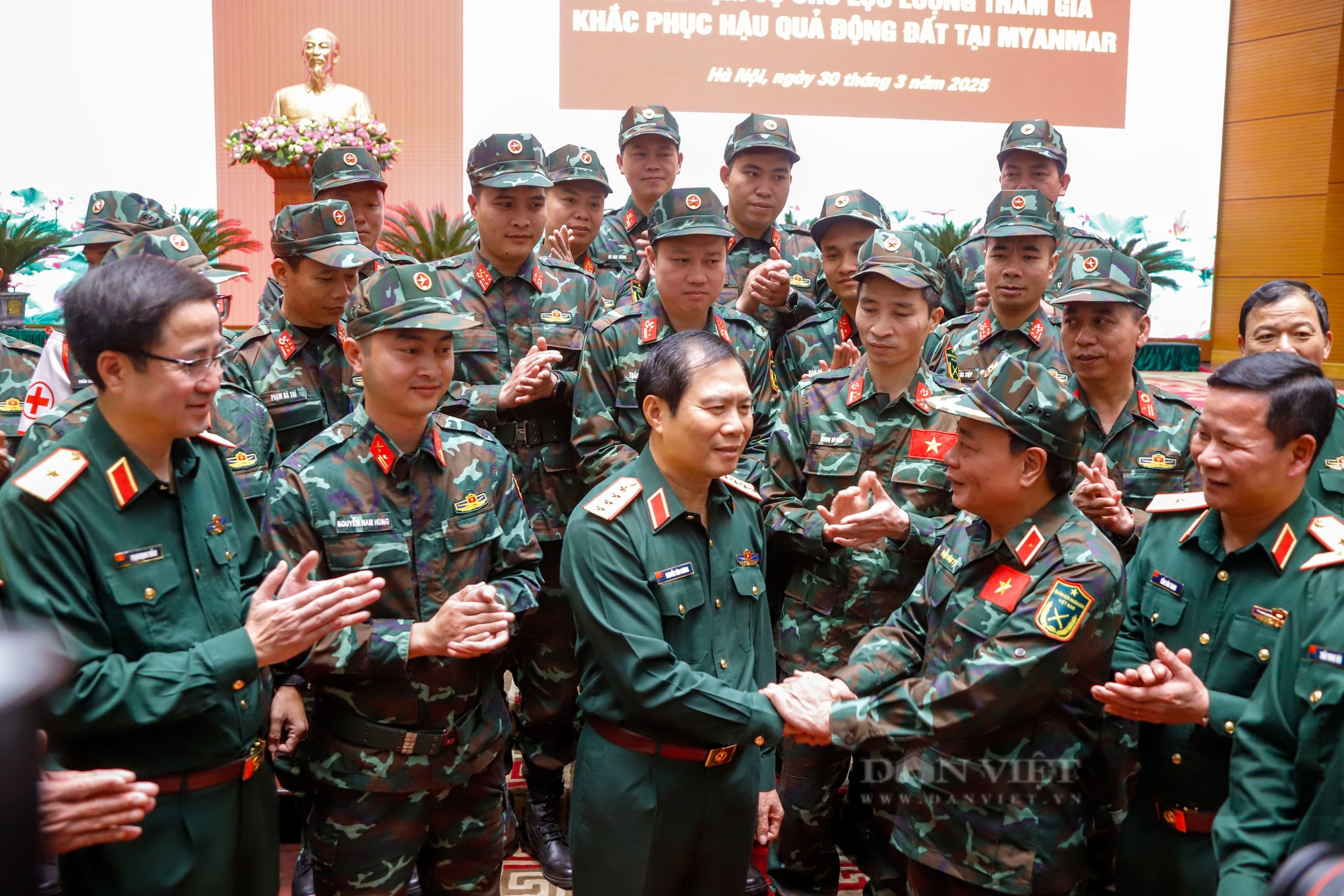 Hình ảnh lực lượng quân đội đặc biệt của Việt Nam lên đường khắc phục hậu quả động đất tại Myanmar- Ảnh 7.