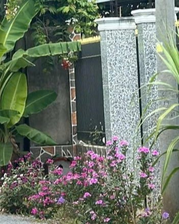 2 mẹ con tử vong bất thường trong một ngôi nhà ở Vĩnh Long, hiện trường có nhiều vết máu- Ảnh 1.