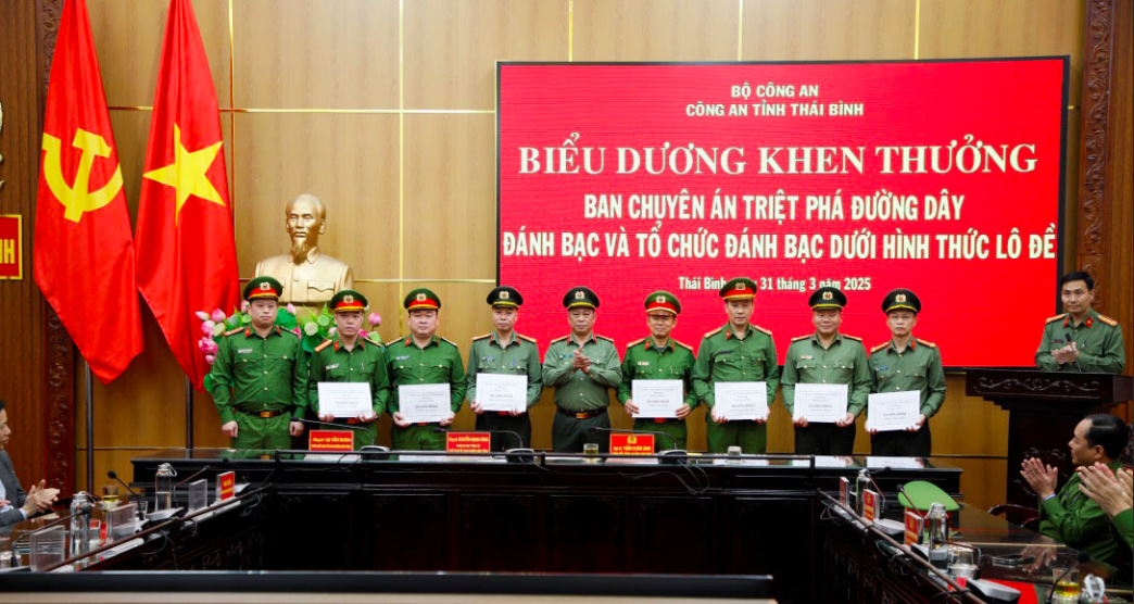 Thái Bình: Triệt phá đường dây đánh bạc dưới hình thức lô đề giao dịch hơn 2.500 tỷ đồng - Ảnh 1.