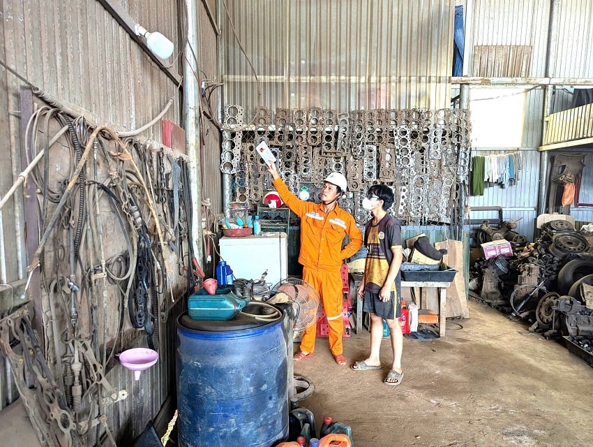 PC Đắk Nông tuyên truyền, hướng dẫn người dân phòng, chống cháy nổ về điện mùa nắng nóng - Ảnh 3.
