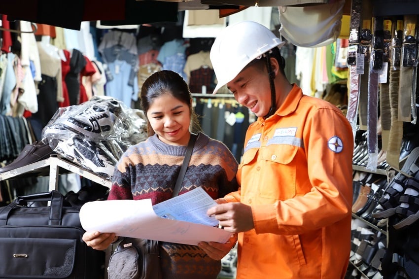 PC Đắk Nông tuyên truyền, hướng dẫn người dân phòng, chống cháy nổ về điện mùa nắng nóng - Ảnh 1.