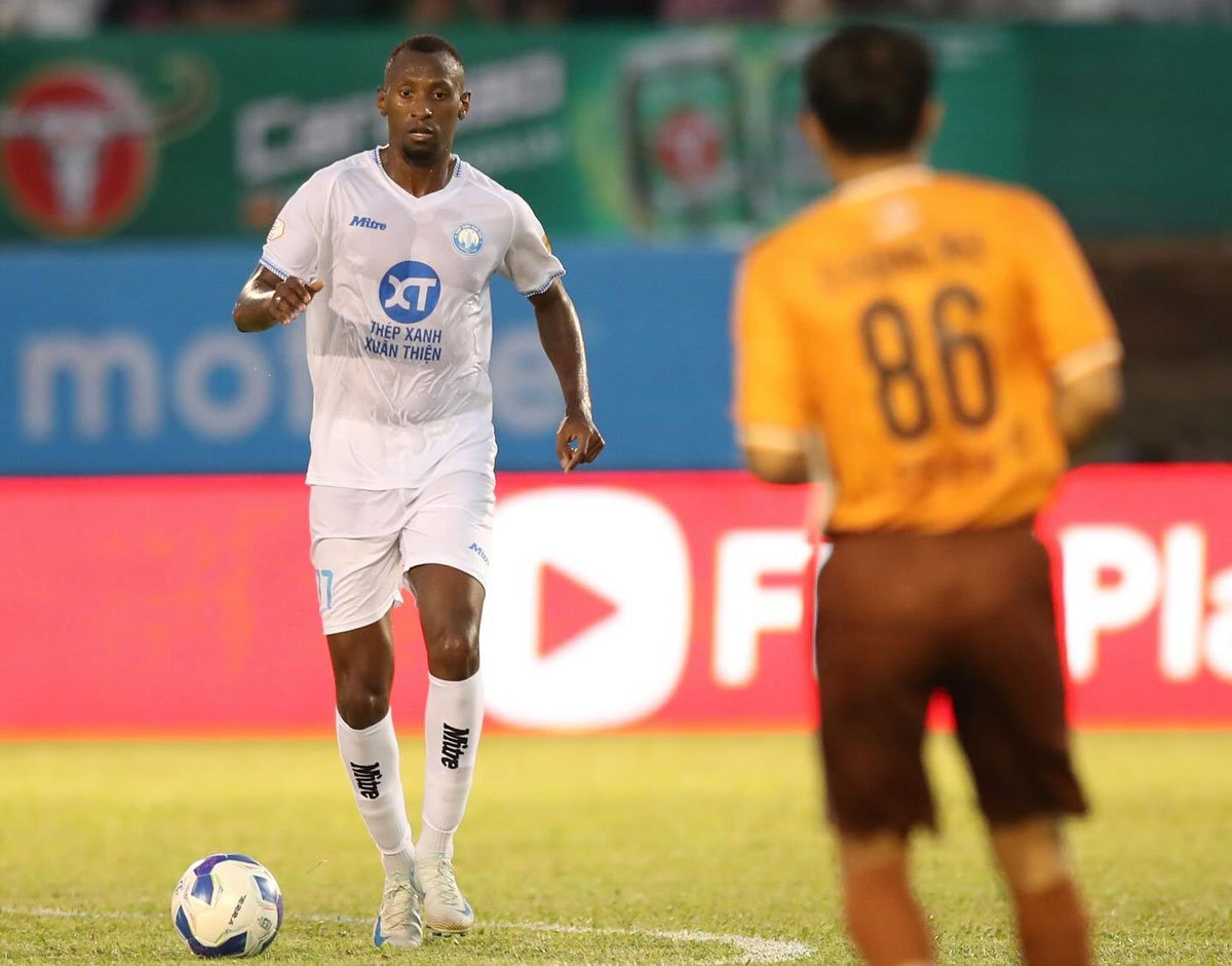 Ngoại binh đắt giá nhất V.League 2024/25, ghi vỏn vẹn 1 bàn sau 14 trận - Ảnh 2.