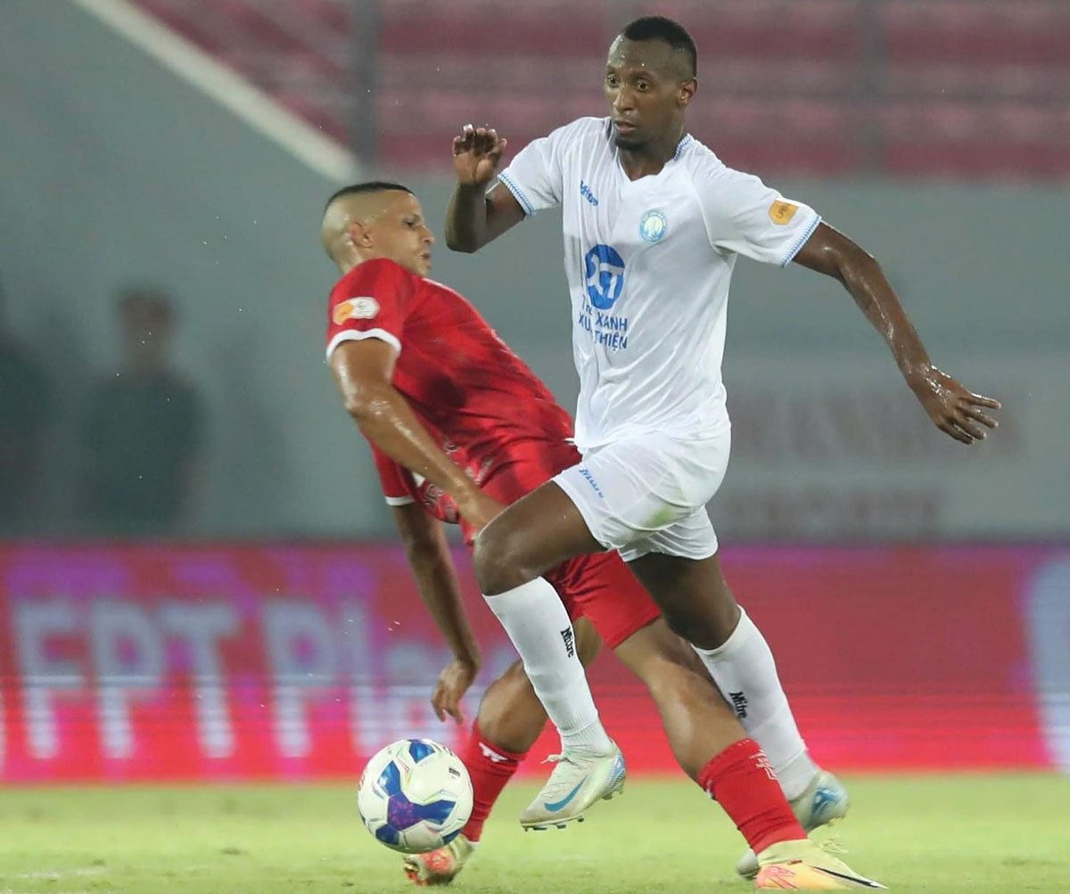 Ngoại binh đắt giá nhất V.League 2024/25, ghi vỏn vẹn 1 bàn sau 14 trận - Ảnh 3.