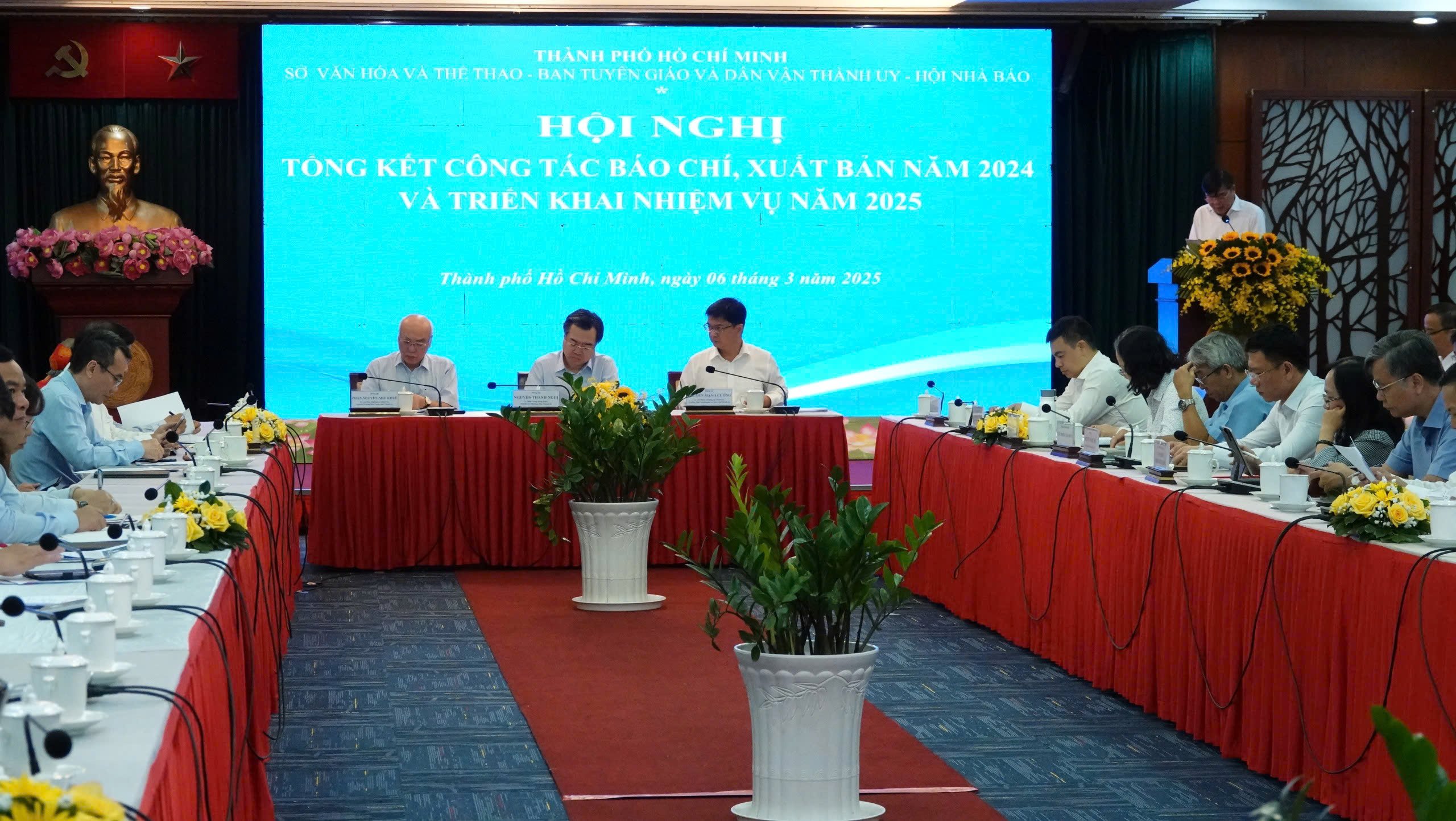 Phó Bí thư Thành ủy TP.HCM Nguyễn Thanh Nghị: "Một số cơ quan báo chí vẫn thiếu tính nhạy cảm" - Ảnh 2.