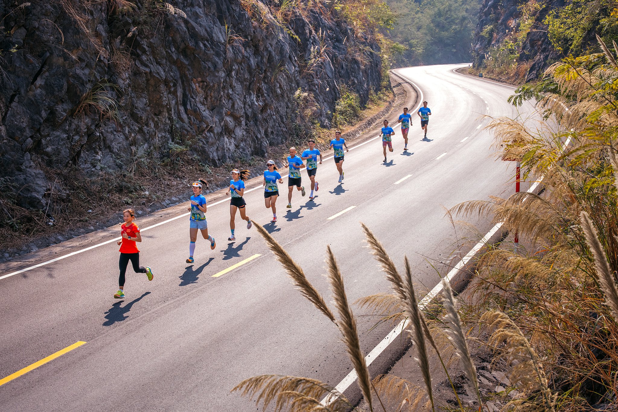 Sải bước trên miền Di sản - giải Marathon lớn nhất miền Bắc diễn ra tại Cát Bà- Ảnh 7.