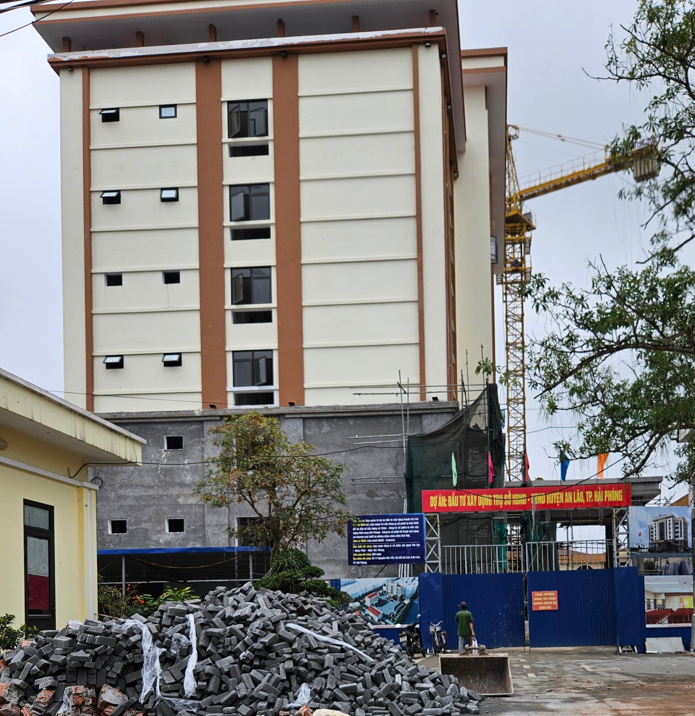 Công trình trụ sở huyện An Lão (Hải Phòng) hơn 110 tỷ gấp rút hoàn thành- Ảnh 1.