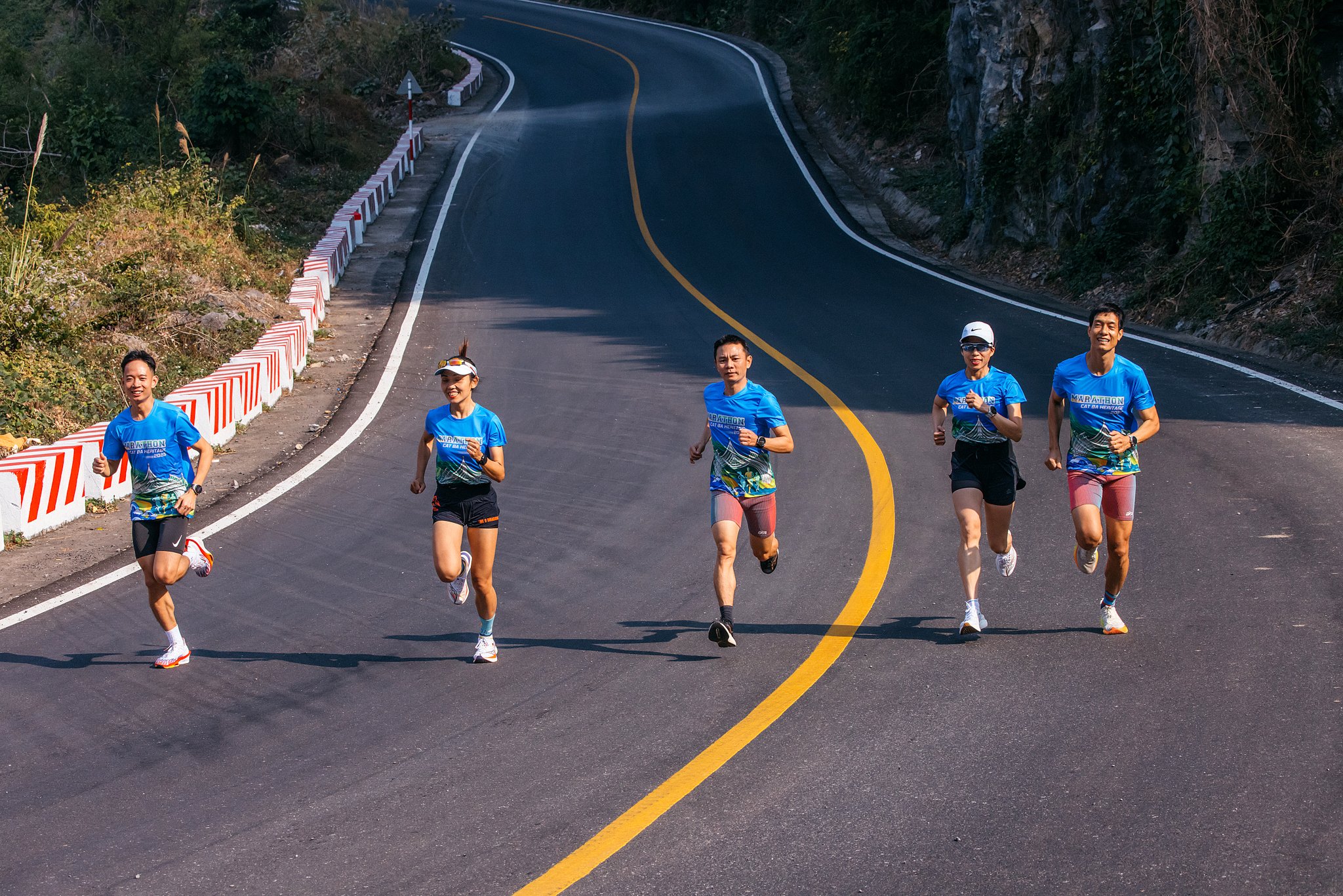 Sải bước trên miền Di sản - giải Marathon lớn nhất miền Bắc diễn ra tại Cát Bà- Ảnh 3.