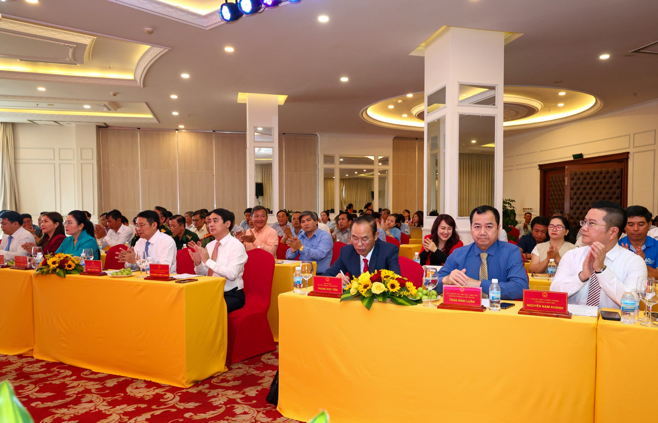 Triển khai đề án thí điểm nuôi biển công nghệ cao tại Khánh Hòa - Ảnh 4.