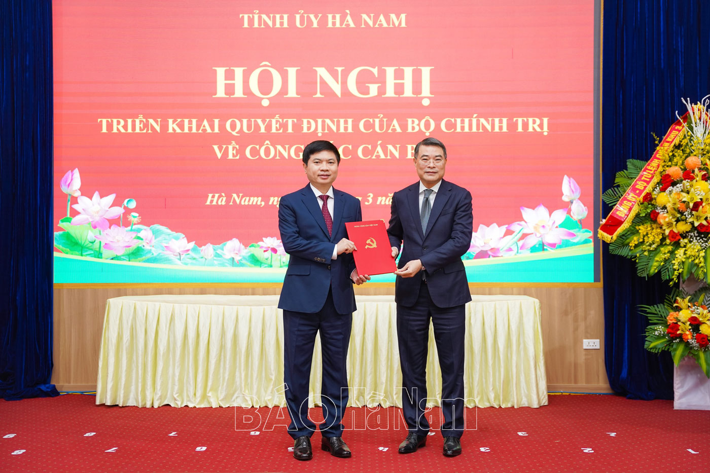 Bộ Chính trị chuẩn y Bí thư Tỉnh ủy Hà Nam - Ảnh 1.