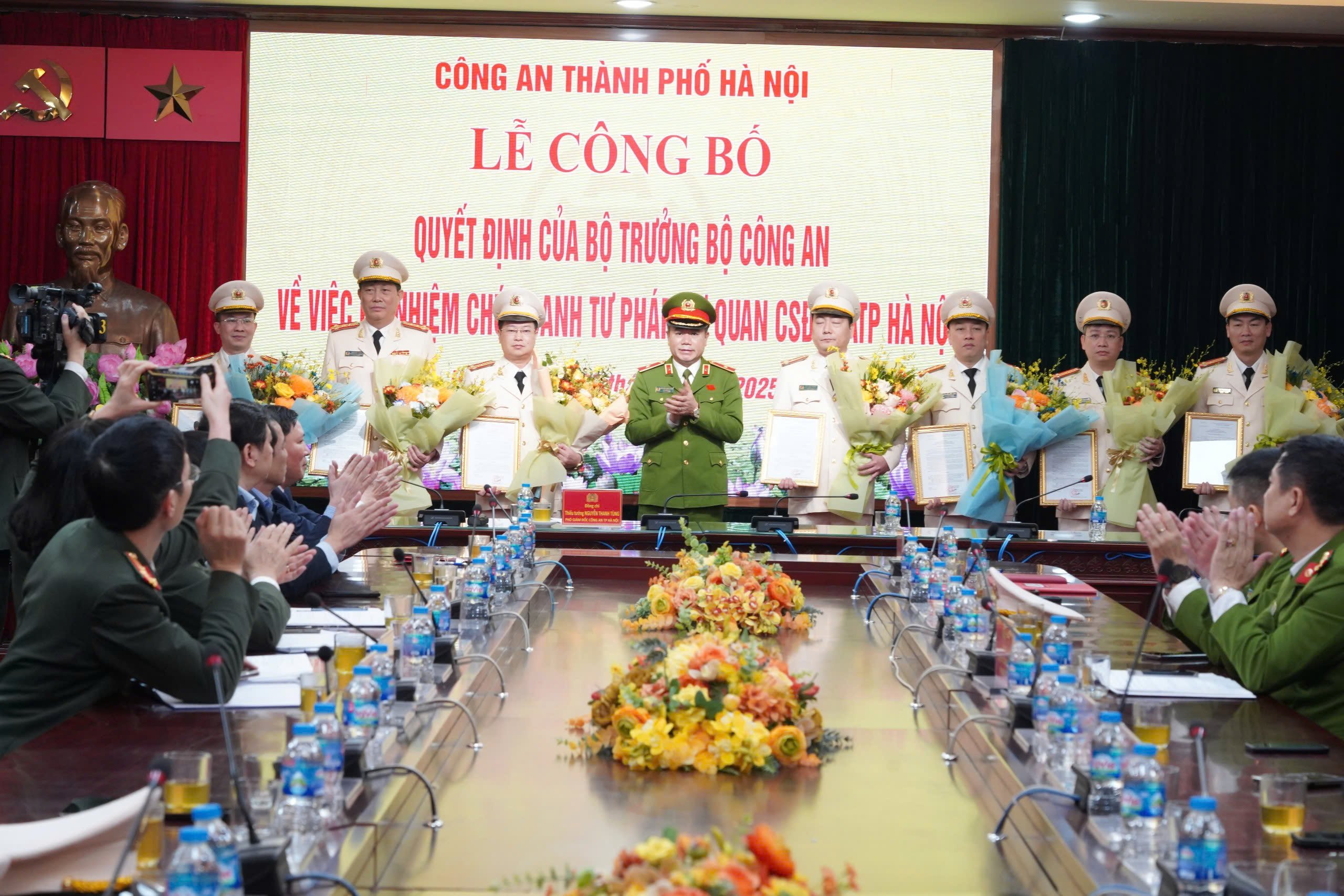Thiếu tướng Nguyễn Thanh Tùng chủ trì công bố quyết định bổ nhiệm Phó Thủ trưởng Cơ quan CSĐT- Ảnh 1.
