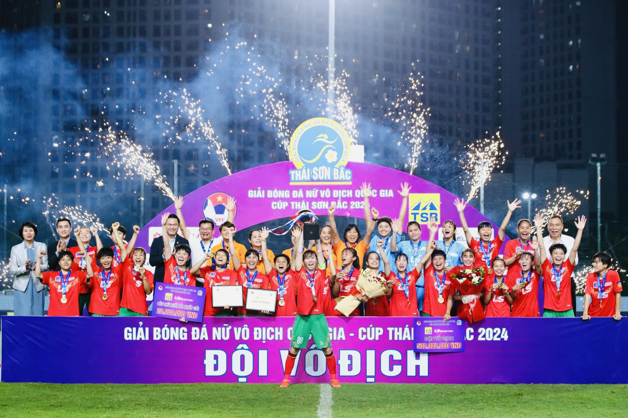 Trần Thị Thùy Trang: "Sau World Cup ba mẹ muốn tôi nghỉ bóng đá" - Ảnh 1.