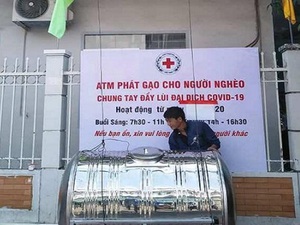 Máy ATM tự chế phát gạo cho người nghèo ở Khánh Hòa