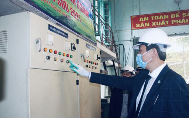 Chùm ảnh: Phó Chủ tịch UBND tỉnh Thanh Hóa Lê Đức Giang dự lễ ra quân, kiểm tra sản xuất đầu năm