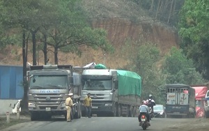 “Tảng băng chìm” quản lý khai thác cát ở sông Lô: Những đoàn xe chở cát dấu hiệu quá tải ngược xuôi trên quốc lộ